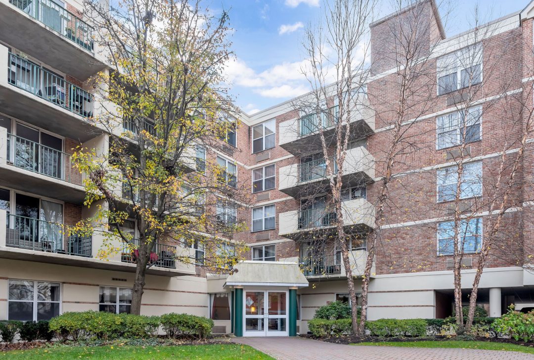 200 Grand Cove Way 4D, Edgewater, NJ 07020 NJ Lux Real Estate