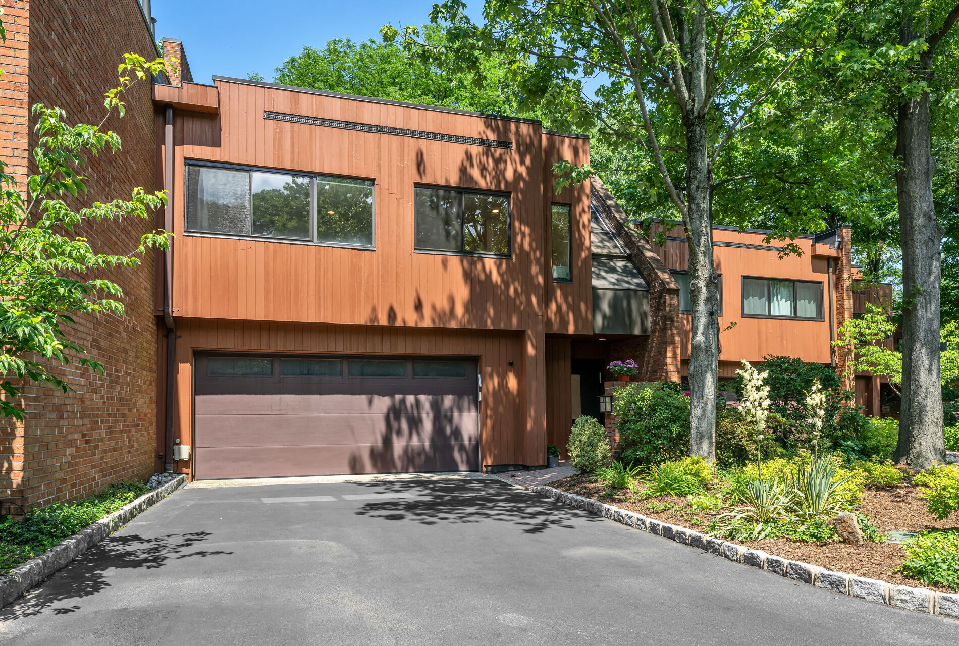 12 Kira Ln, Englewood, NJ 07631