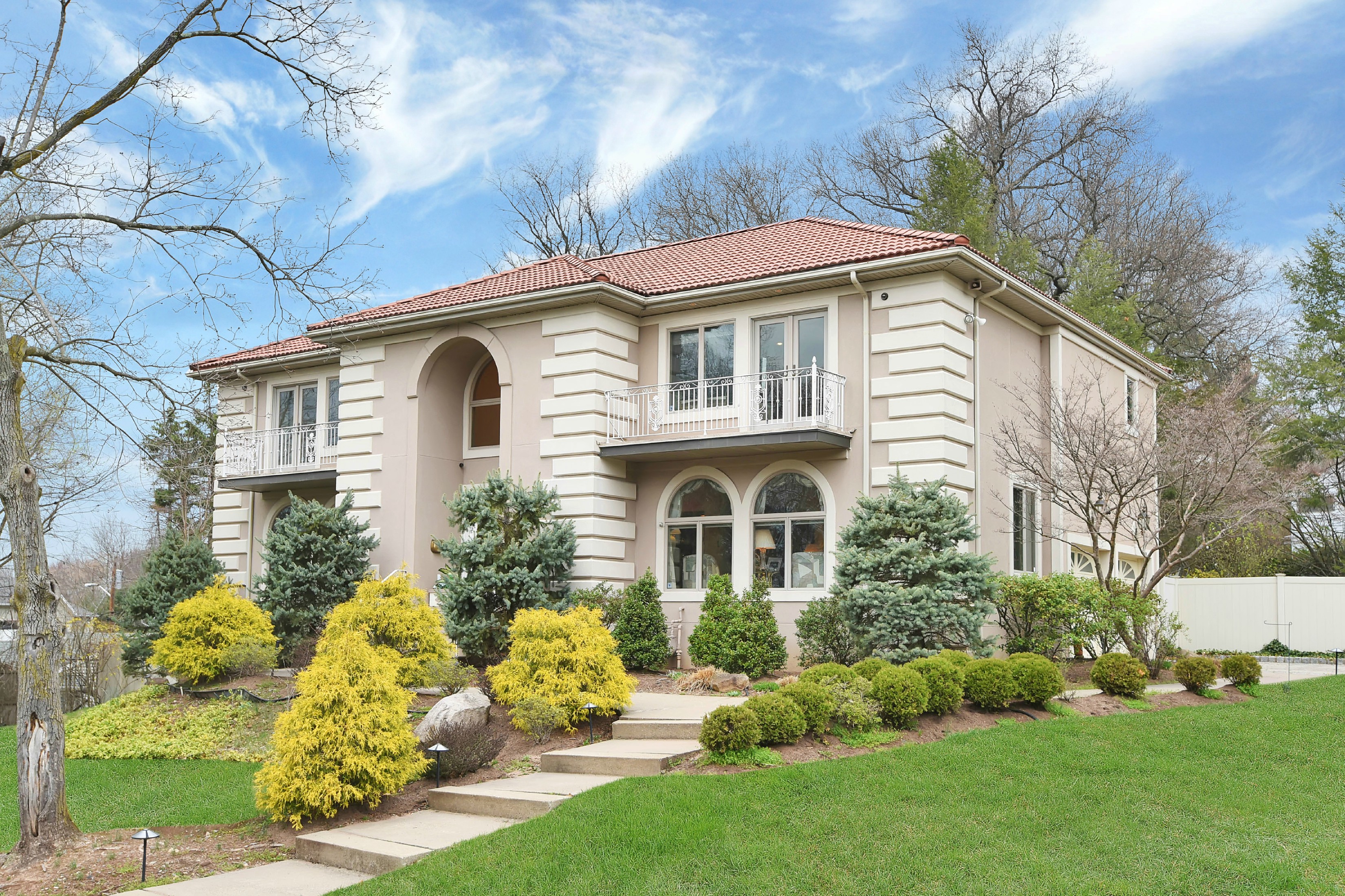 136 Alpine Dr, Closter, NJ 07624