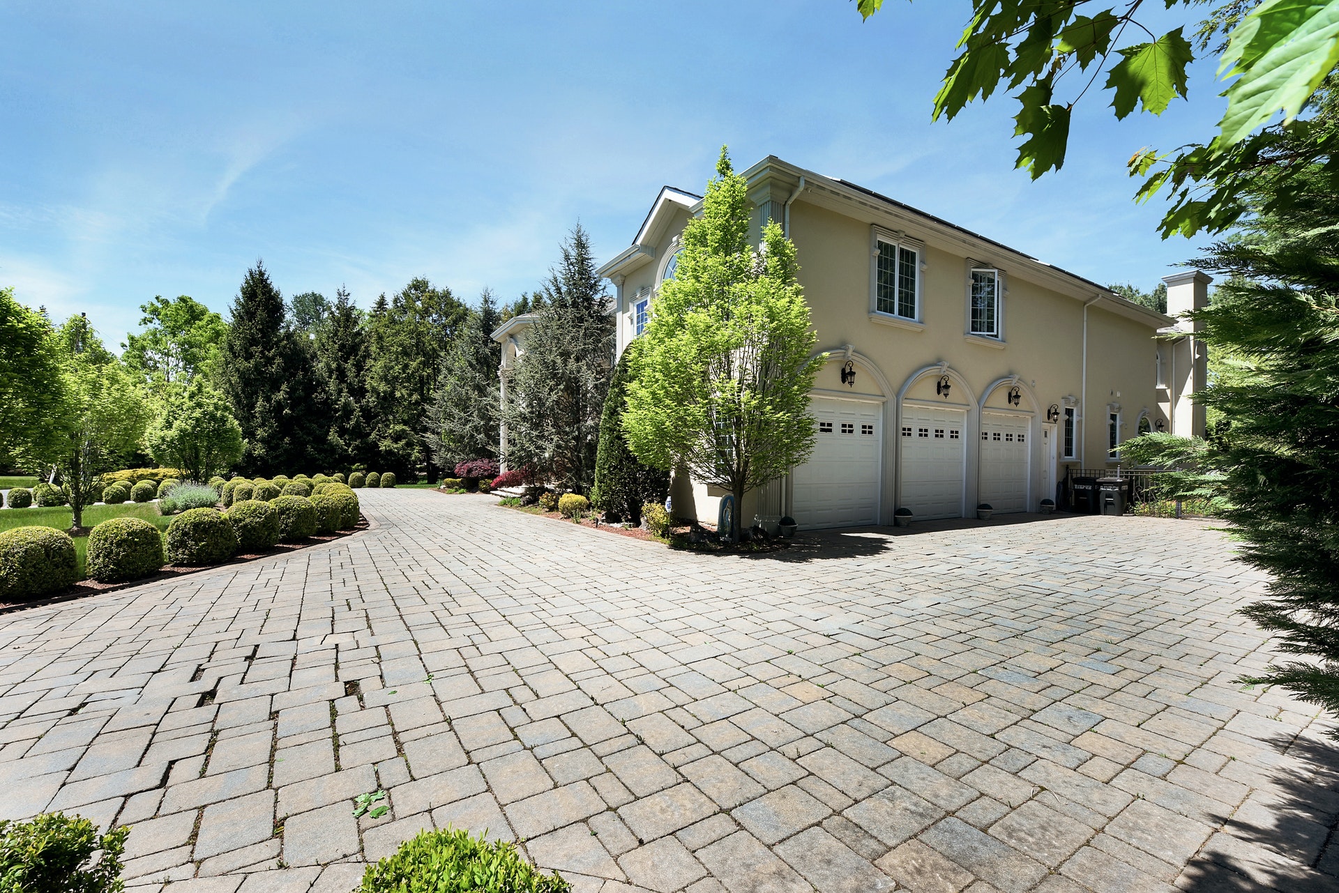 15 blueberry hil upper saddle river nj 07458 side view with paving block path