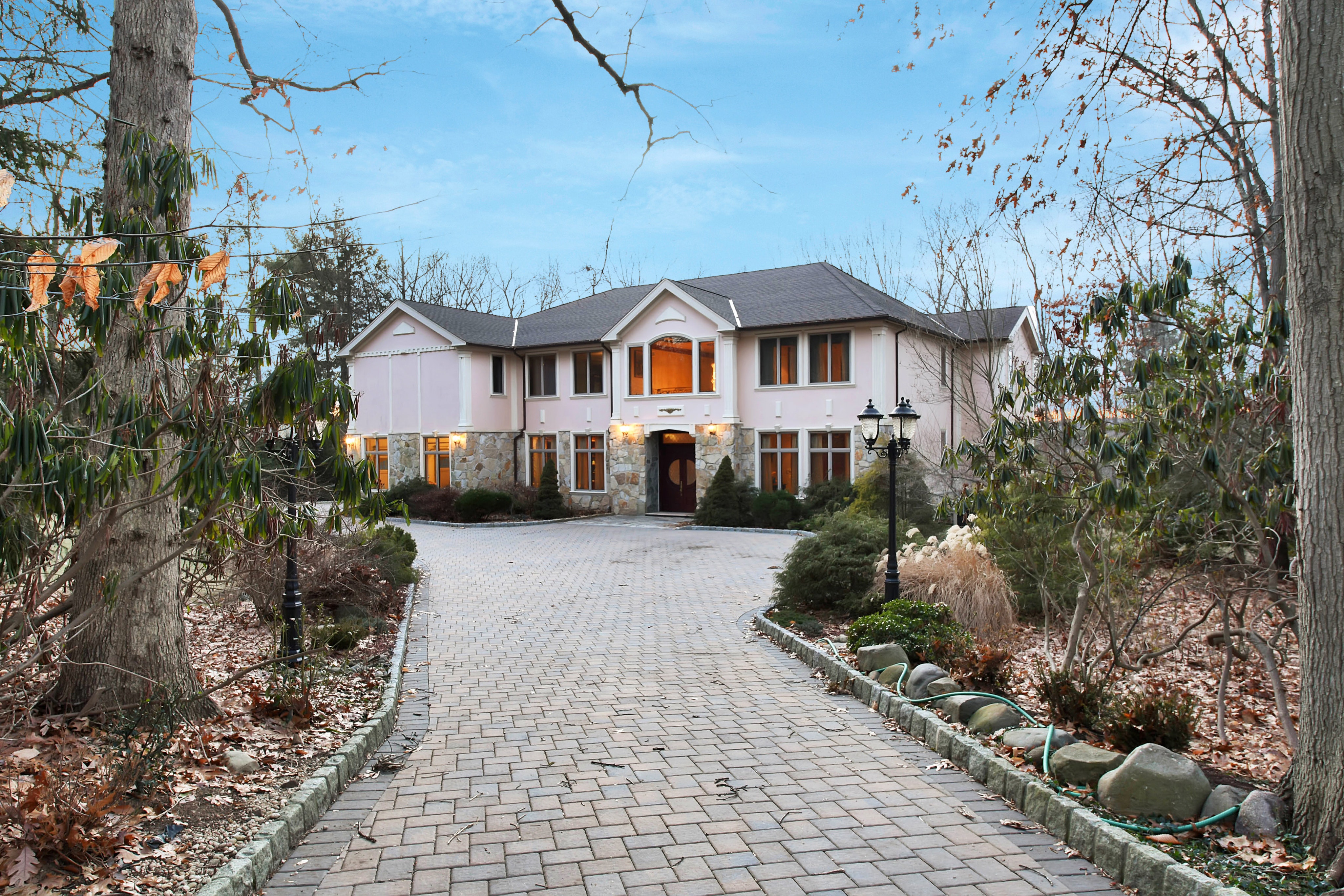 NO LONGER AVAILABLE – 14 Dogwood Dr, Saddle River, NJ 07458