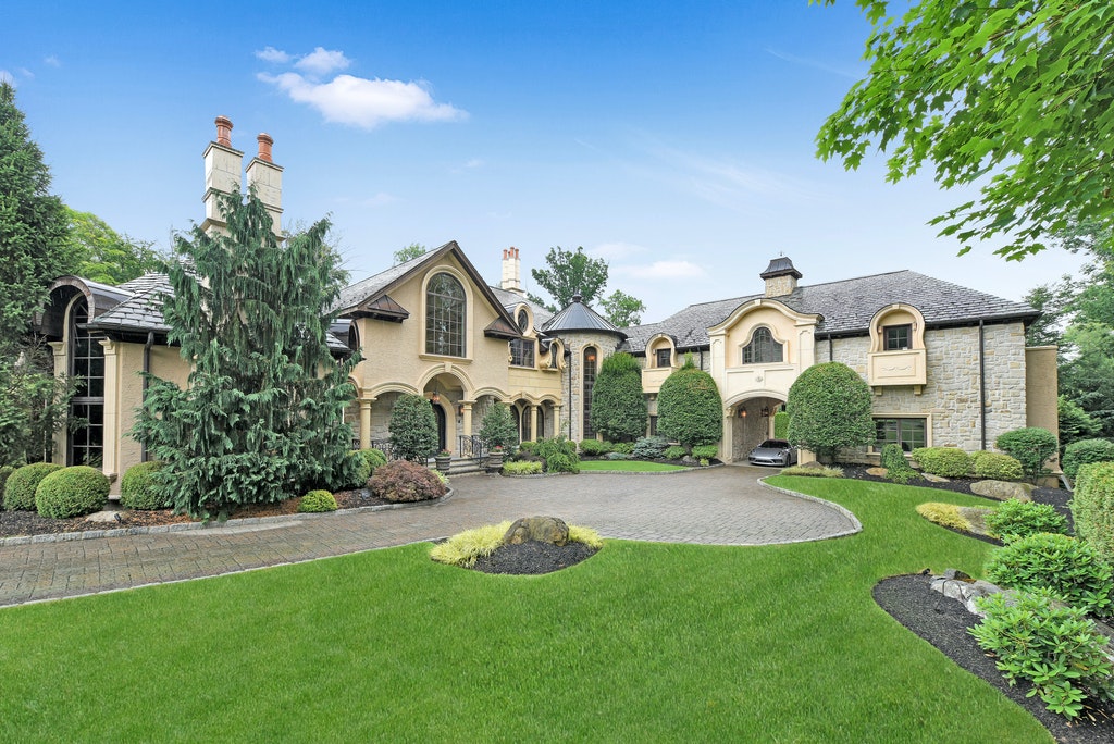 8 Pond View, Montville, NJ 07045 - SOLD