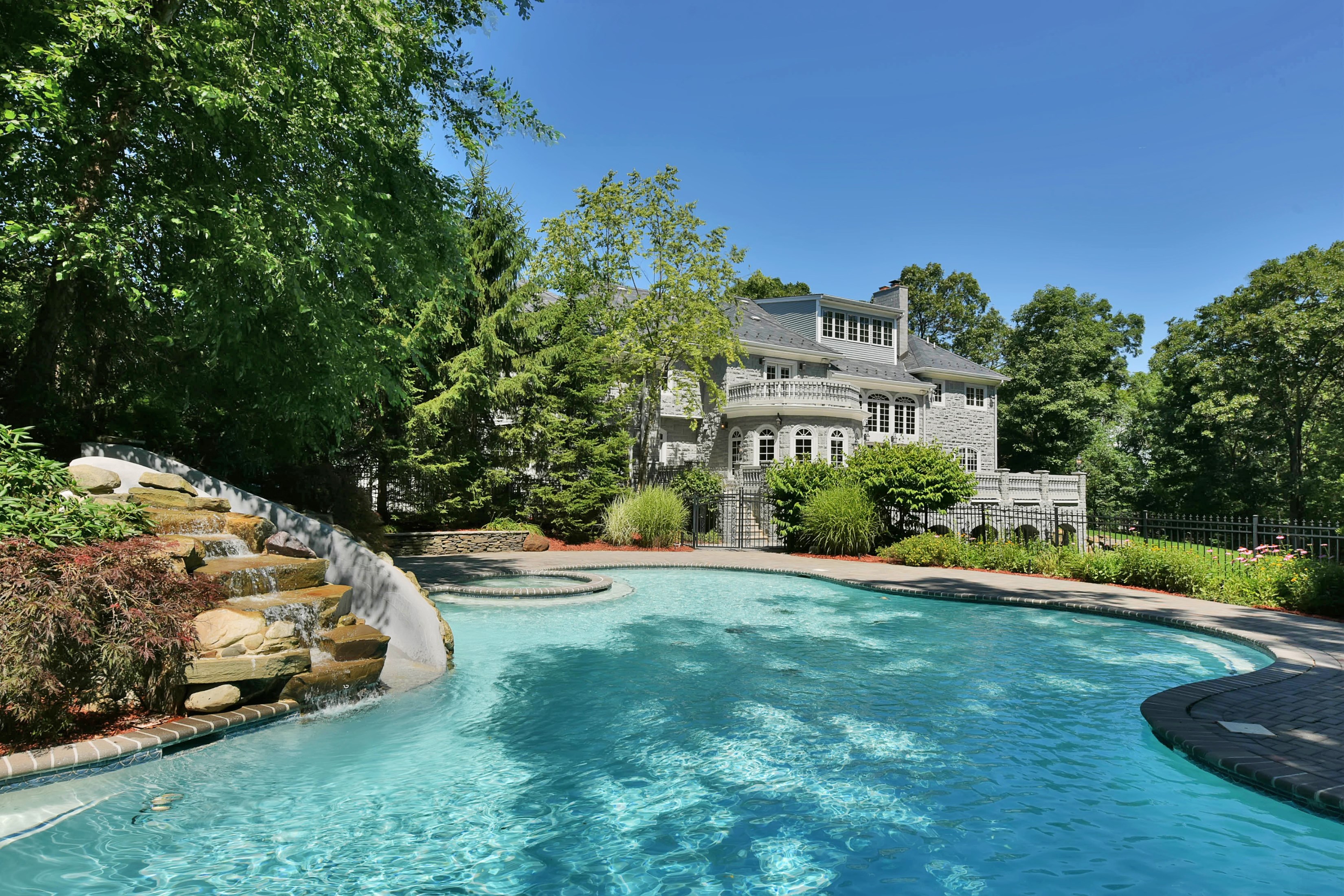 23 old timber trl boonton township nj 07005 left view from swimming pool closer