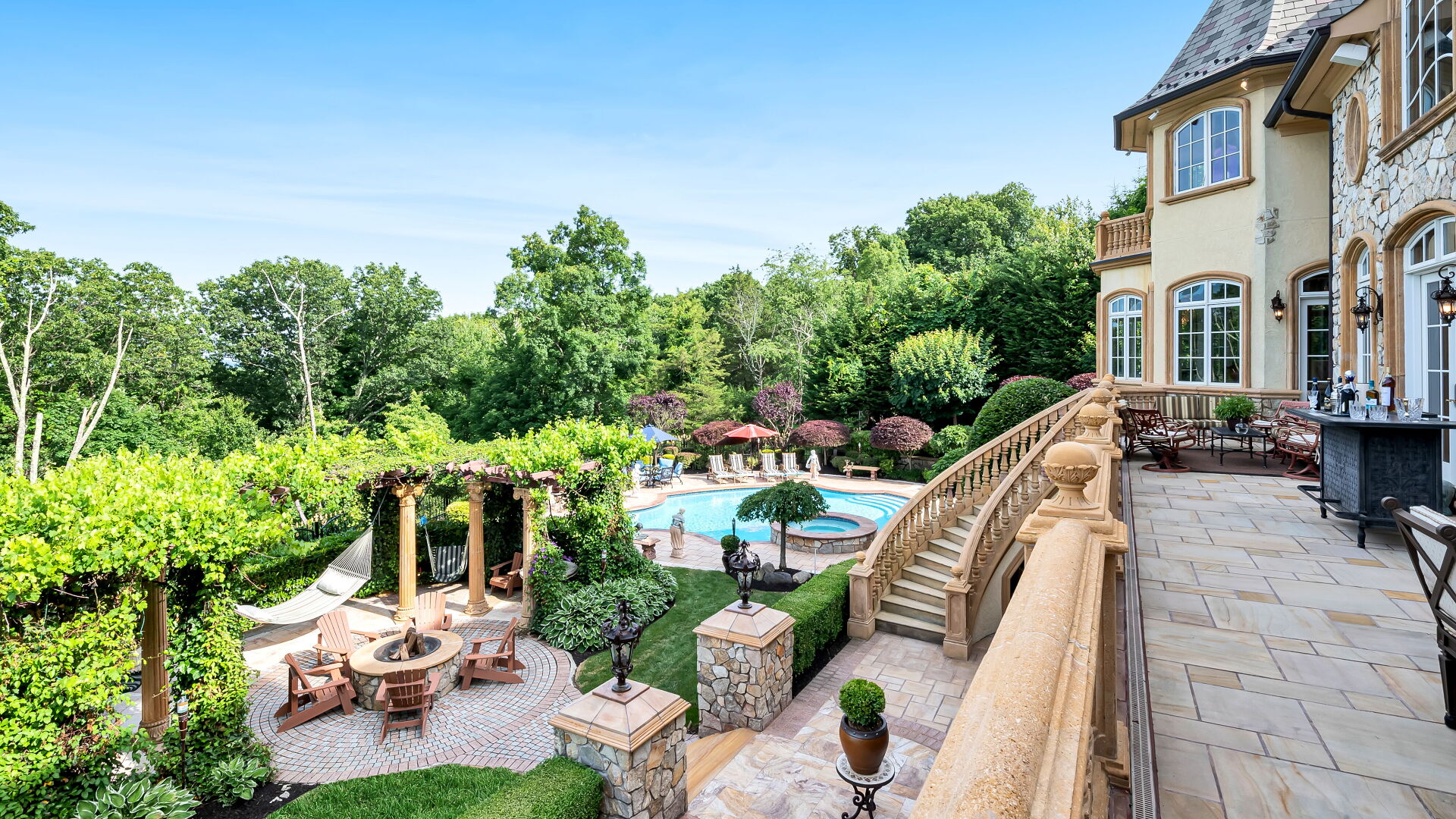 Bungalow with swimming pool