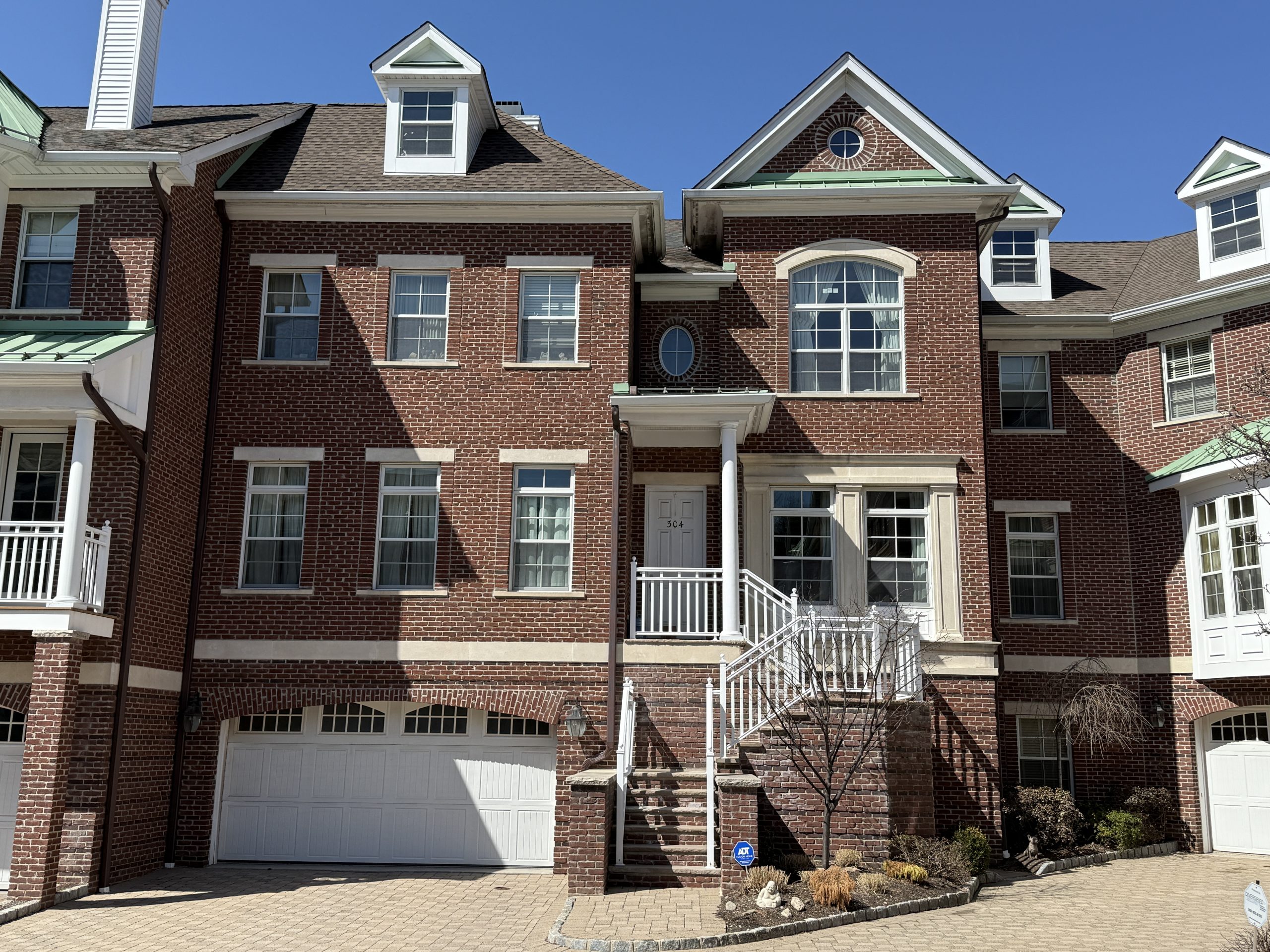 304 Heights Ln, Tenafly, NJ 07670