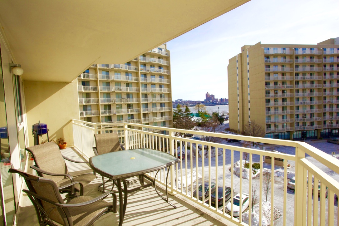 1077 river rd 510 n edgewater nj 07020 balcony