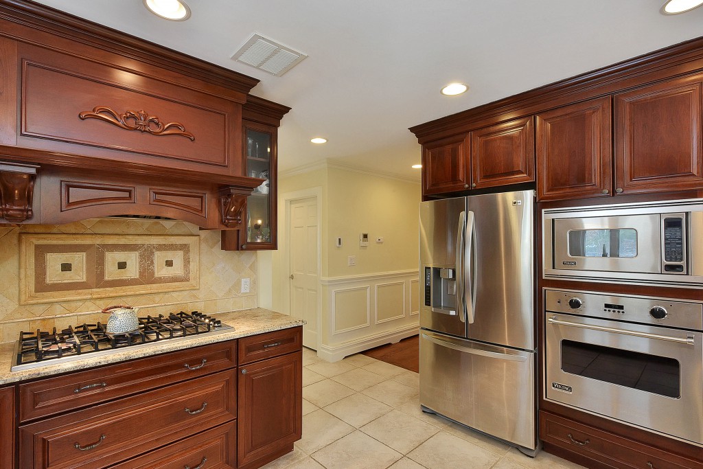 136 oak st tenafly nj 07670 kitchen referigator oven and stove